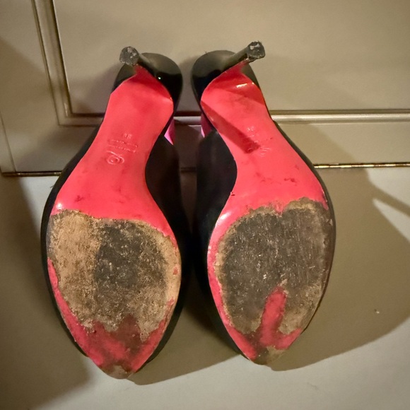 Alexander McQueen Black and Pink Heels - Picture 3 of 5